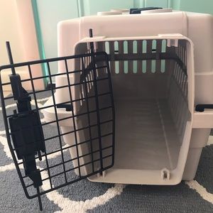 Small hard sided pet carrier